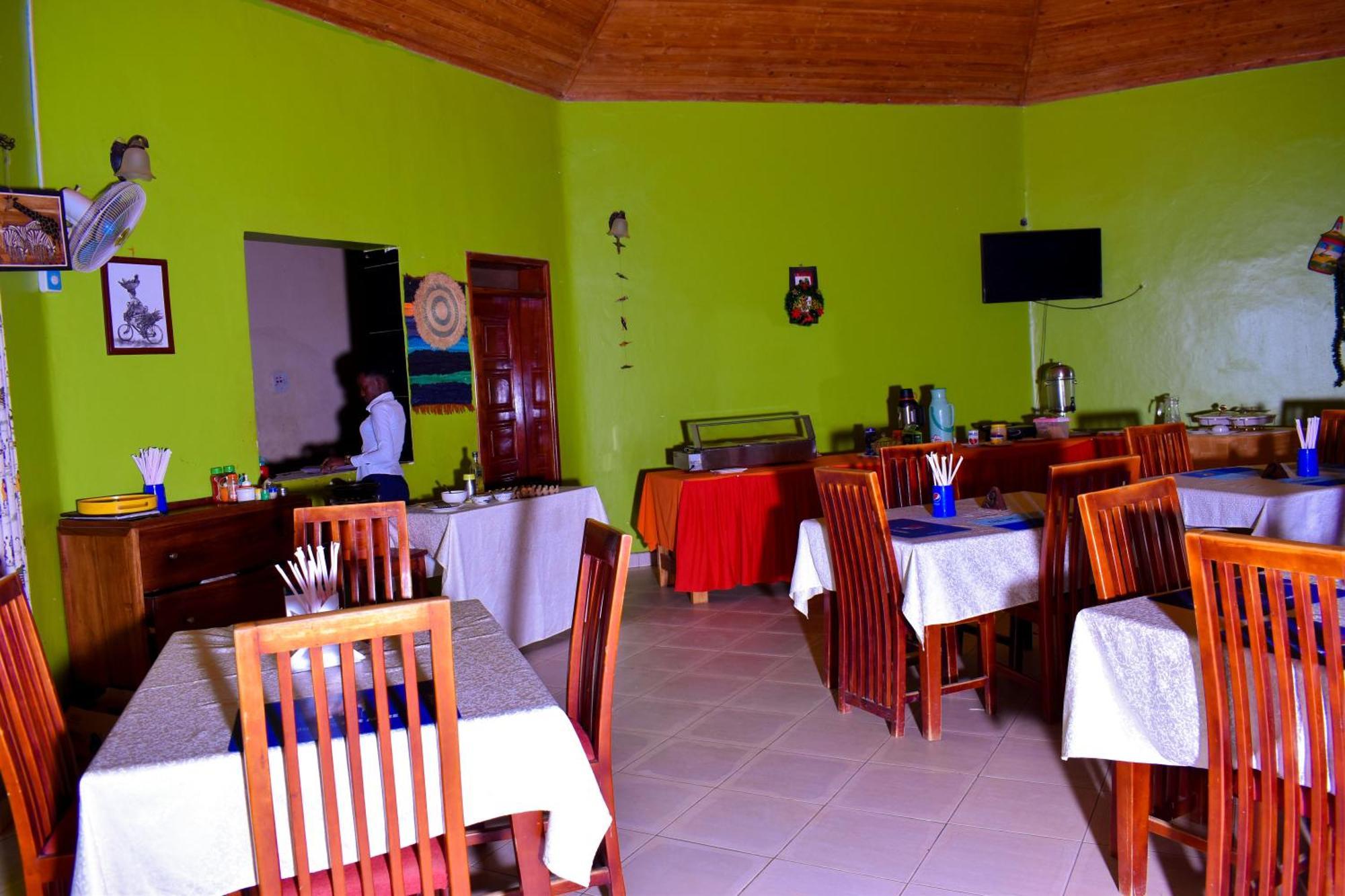 Lavic Country Resort Adjumani Kültér fotó