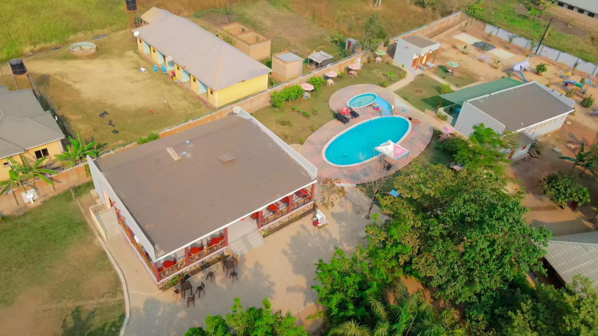 Lavic Country Resort Adjumani Kültér fotó