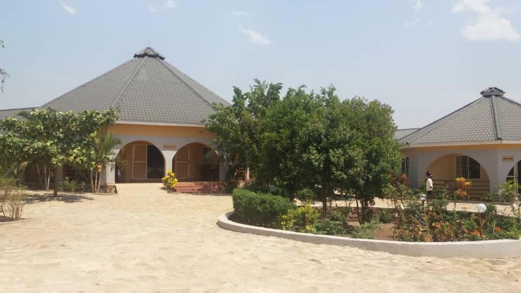 Lavic Country Resort Adjumani Kültér fotó